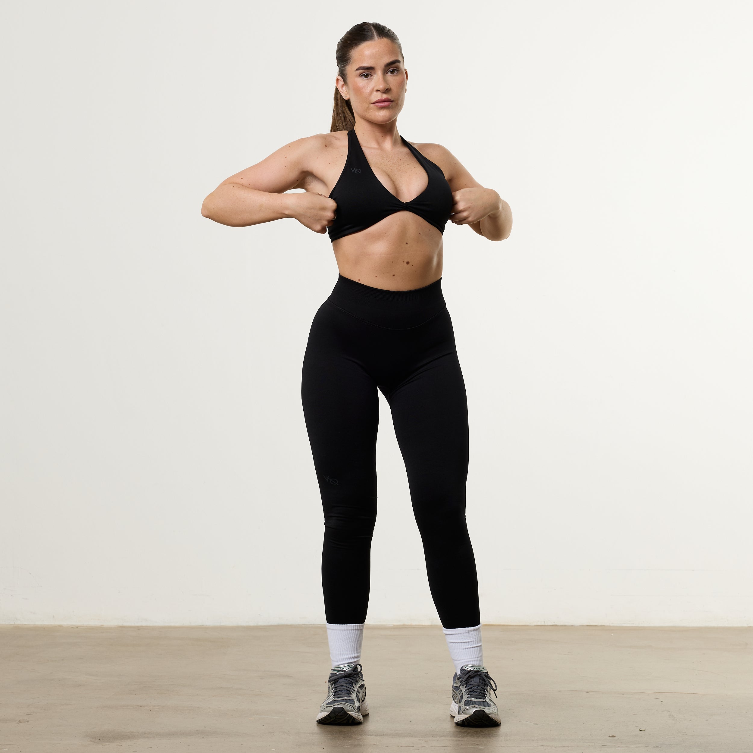 Vanquish Elevate V2 Black Seamless Twist Front Bra