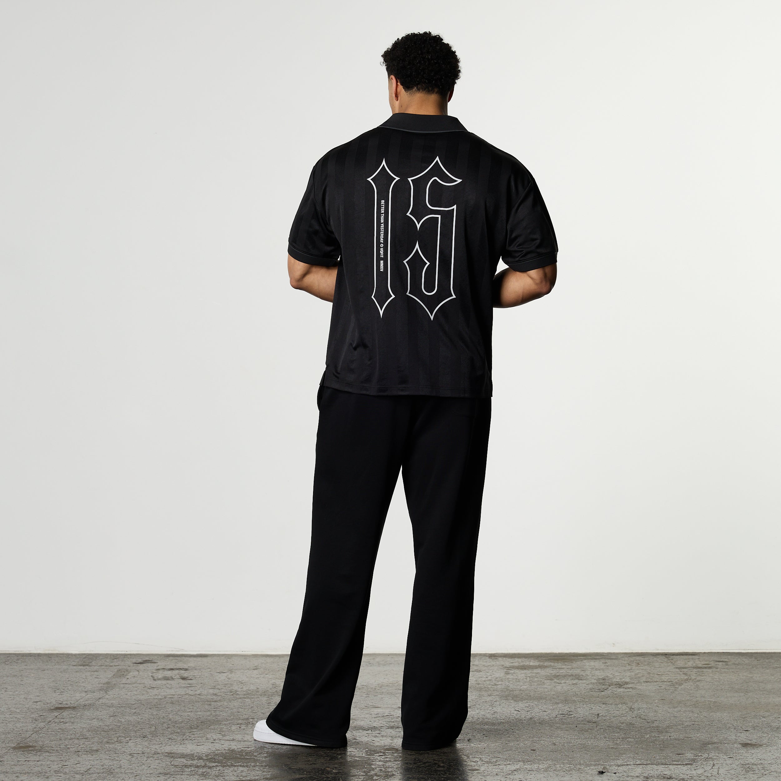 VANQUISH BLACK OVERSIZED BOXY FOOTBALL JERSEY