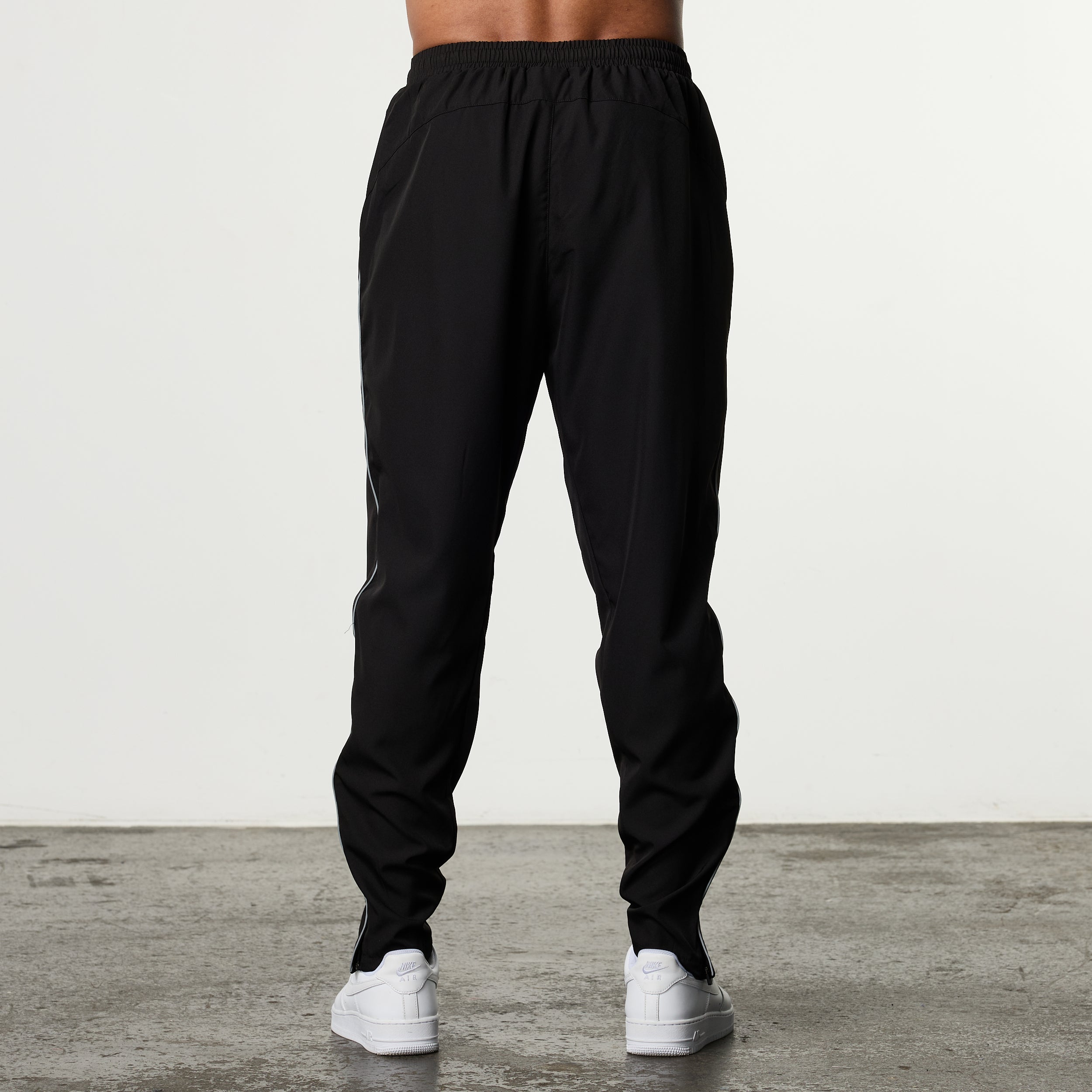 ACADEMY BLACK PERFORMANCE WOVEN SWEATPANTS