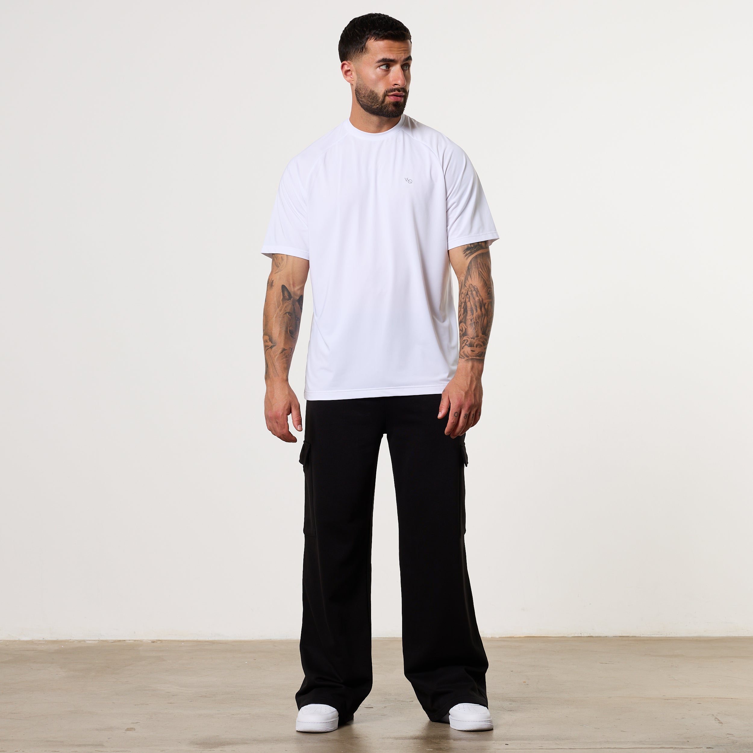 Vanquish – Essential – Übergroßes Performance-T-Shirt in Weiß
