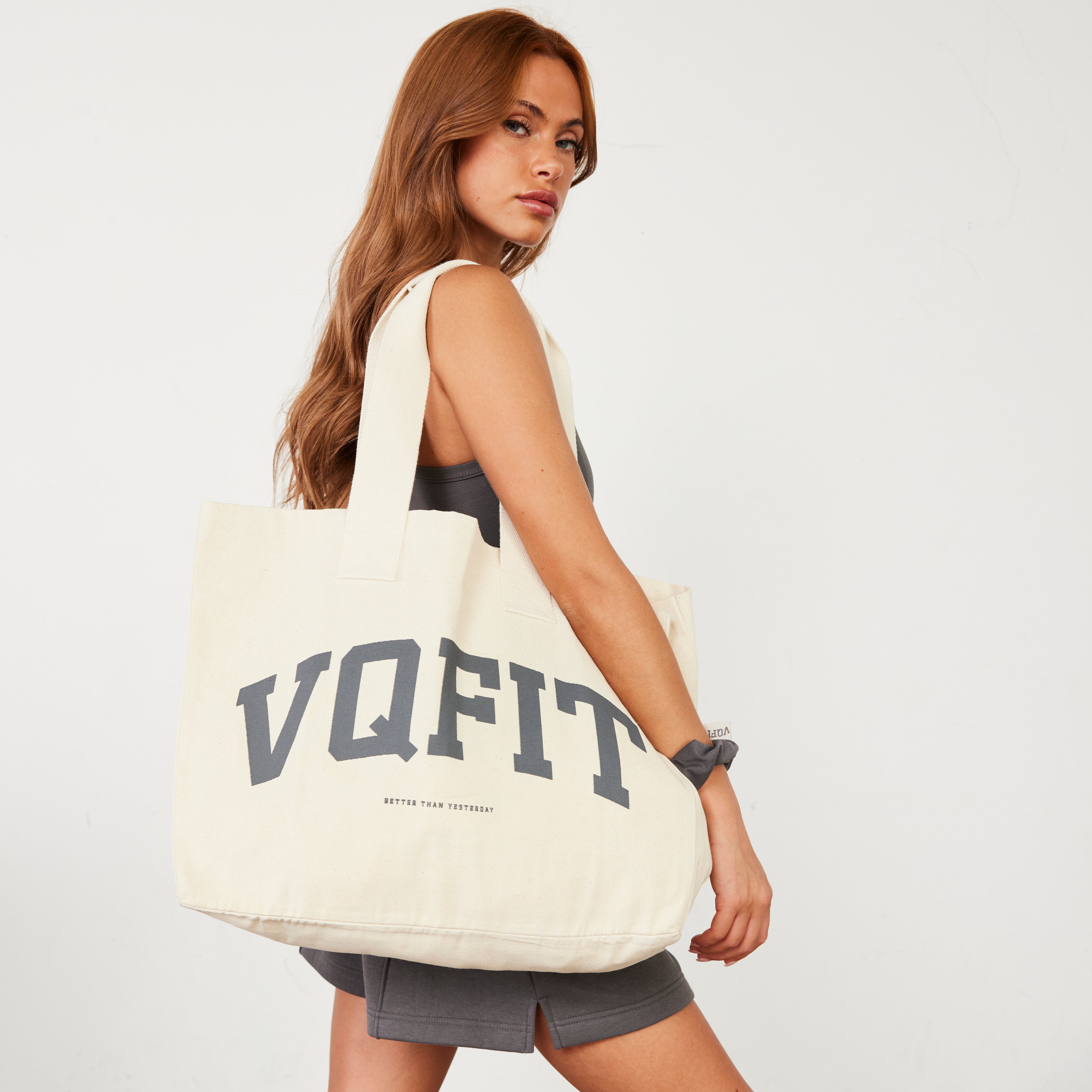 Vanquish, weiße VQFIT-Tragetasche