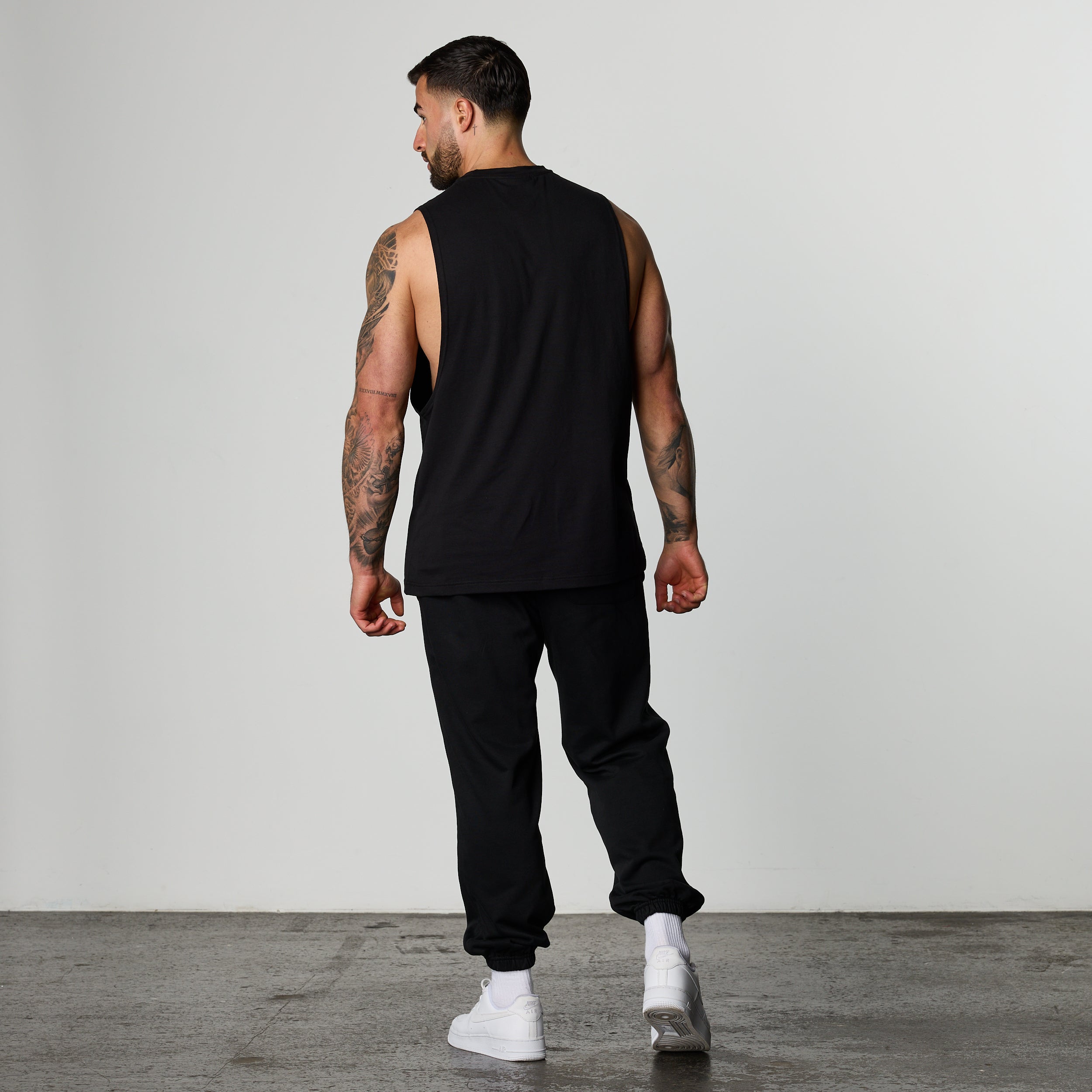 CONQUEST BLACK OVERSIZED SWEATPANTS