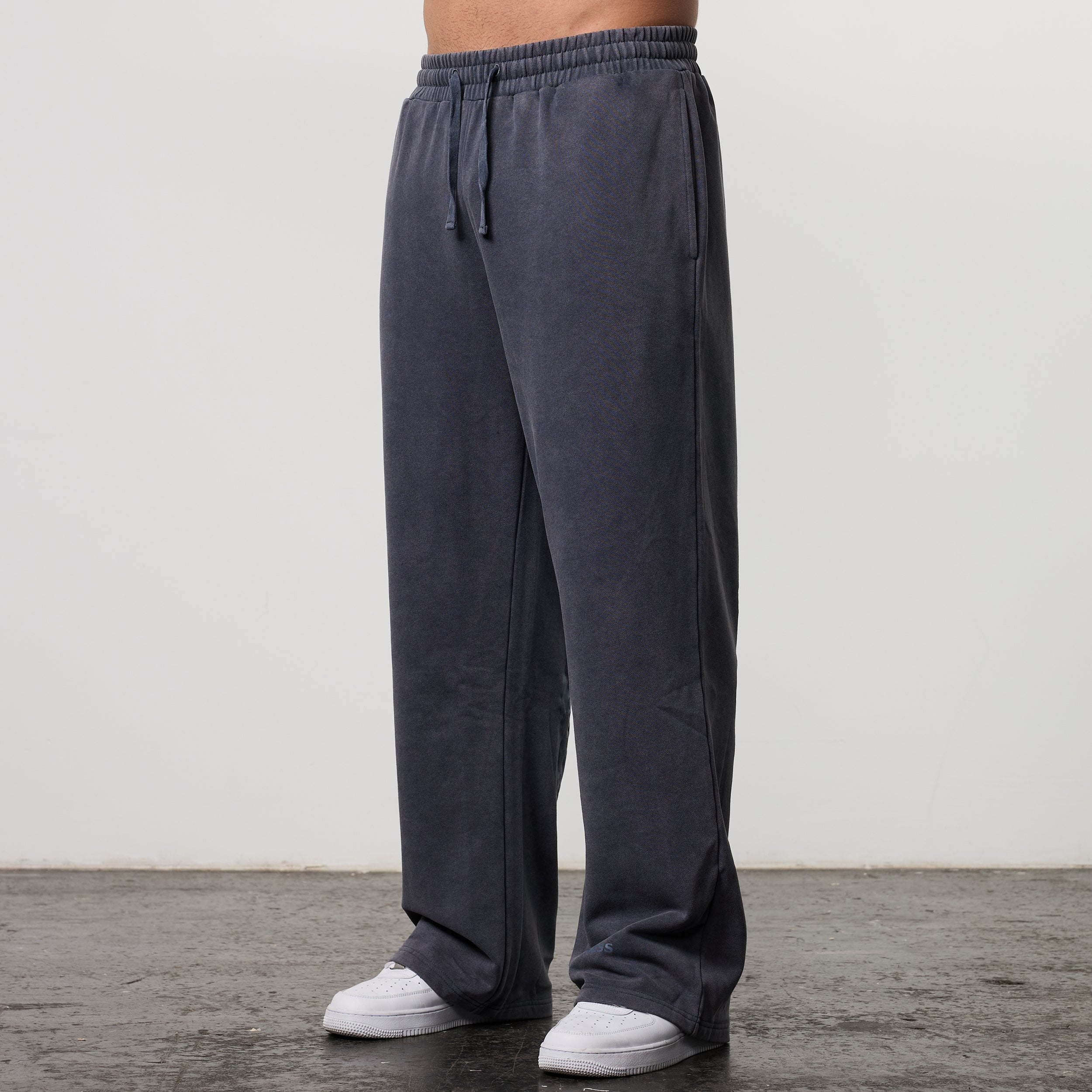 BLACK FORGE WASHED NAVY STRAIGHT LEG SWEATPANTS