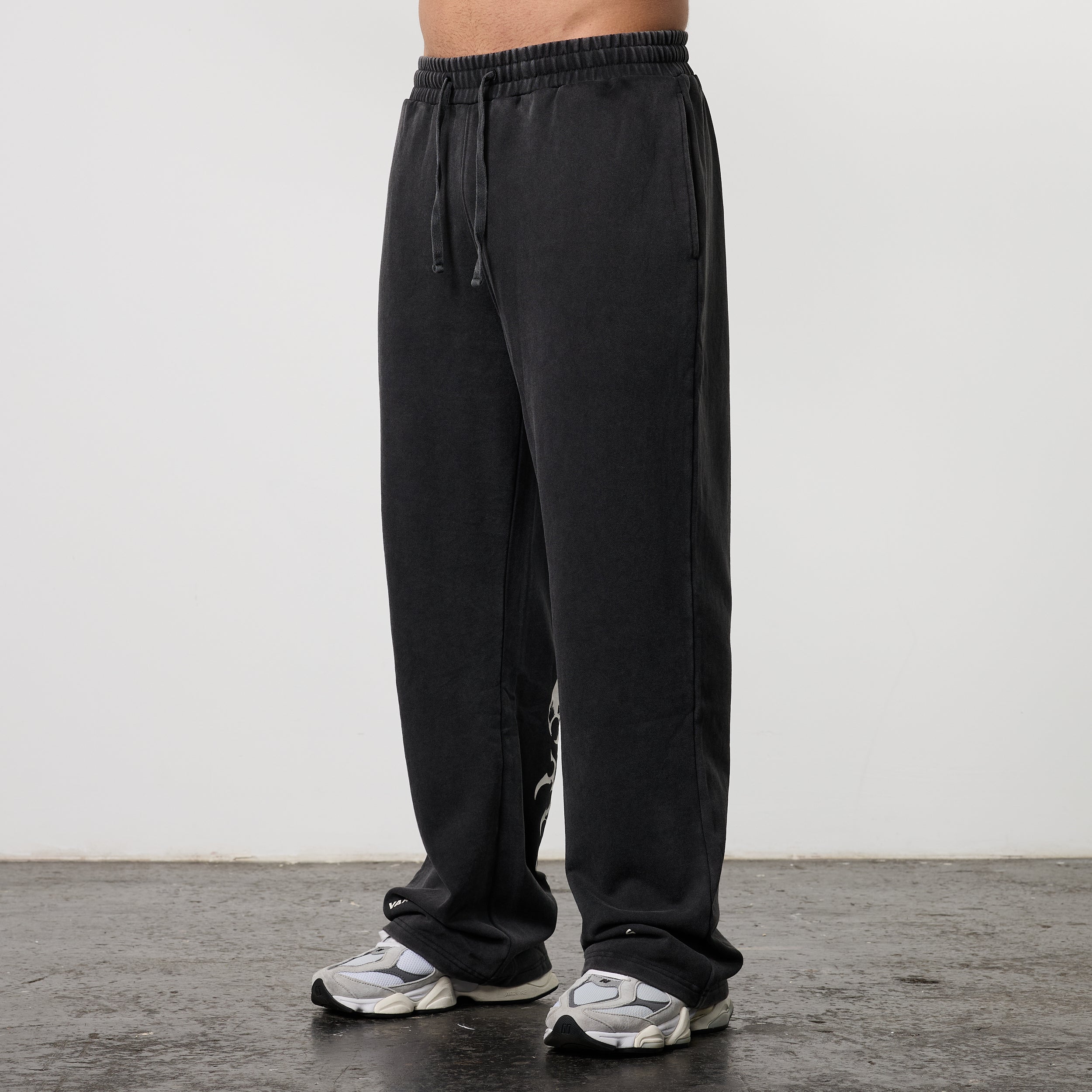 BLACK FORGE WASHED BLACK STRAIGHT LEG SWEATPANTS