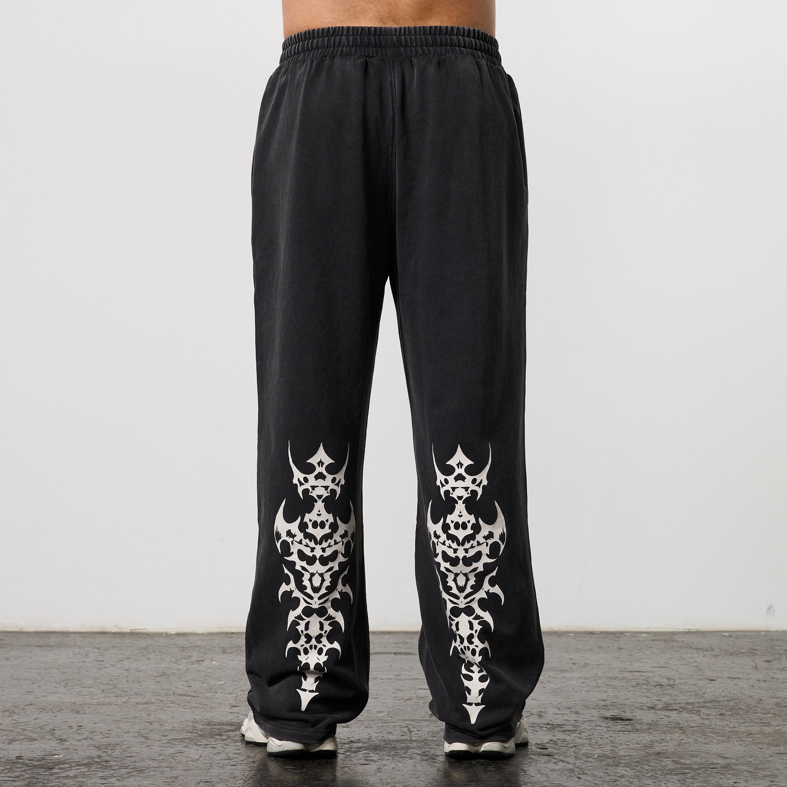 BLACK FORGE WASHED BLACK STRAIGHT LEG SWEATPANTS