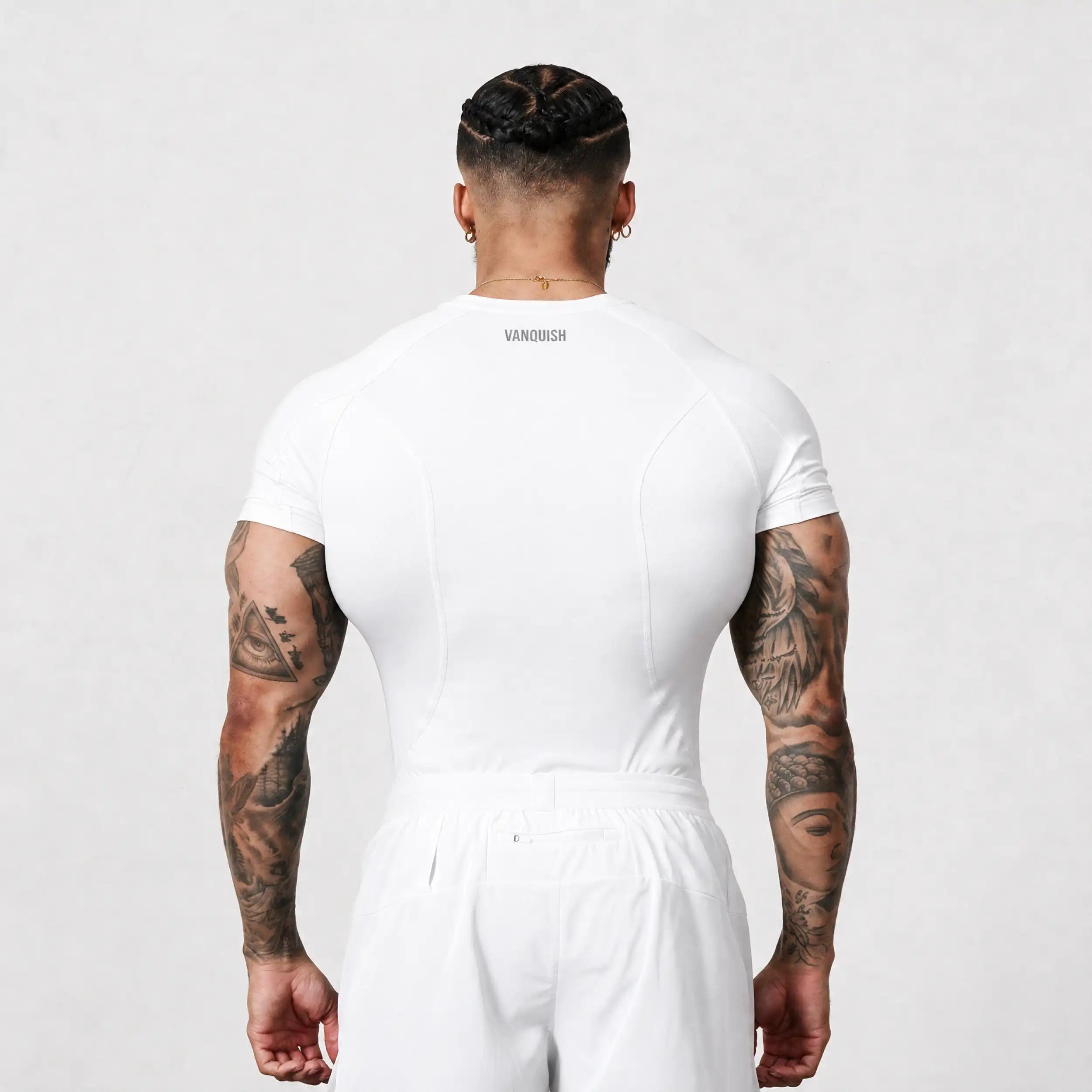 EVOLVE WHITE MUSCLE FIT PERFORMANCE T SHIRT