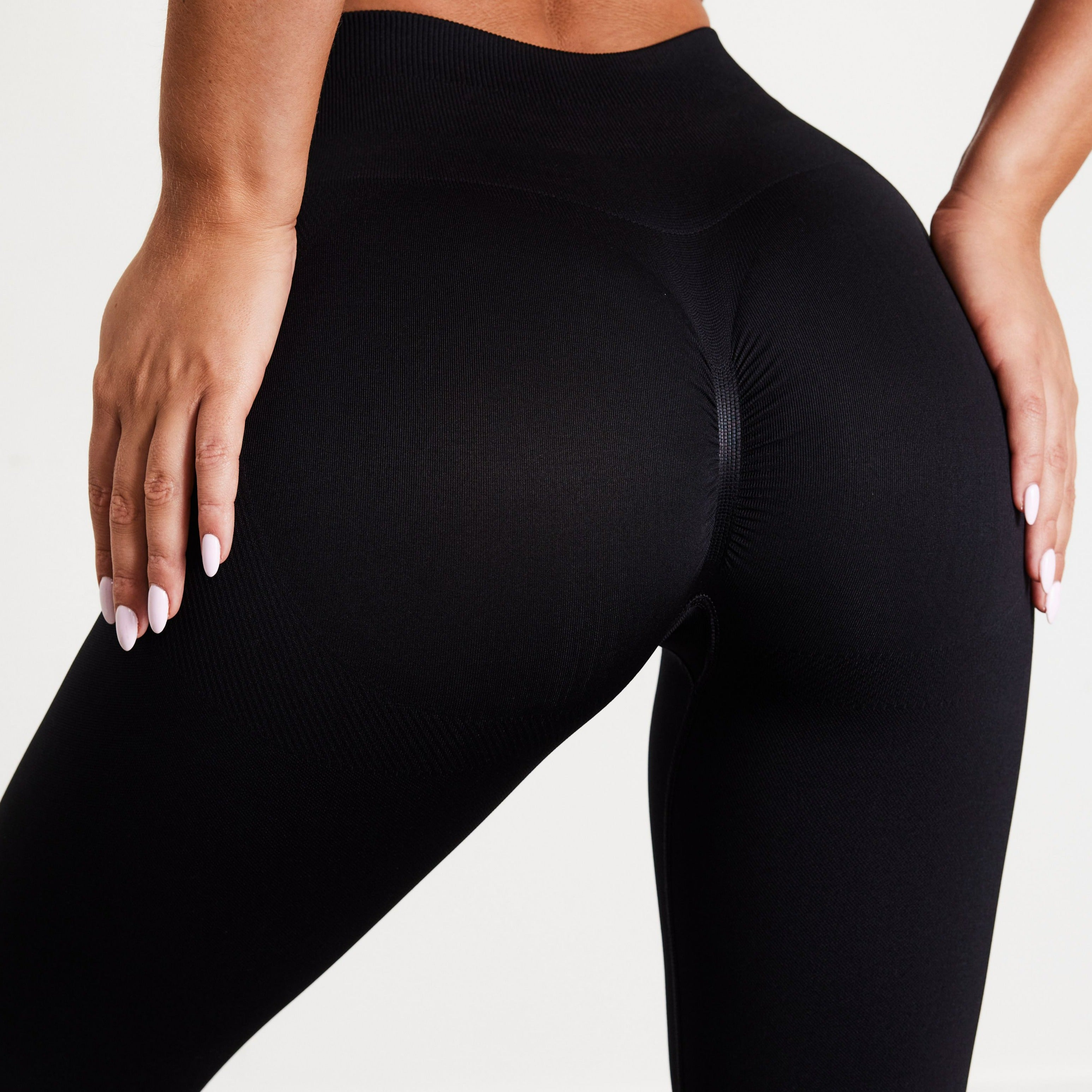 Vanquish Elevate Seamless Scrunch Black Leggings