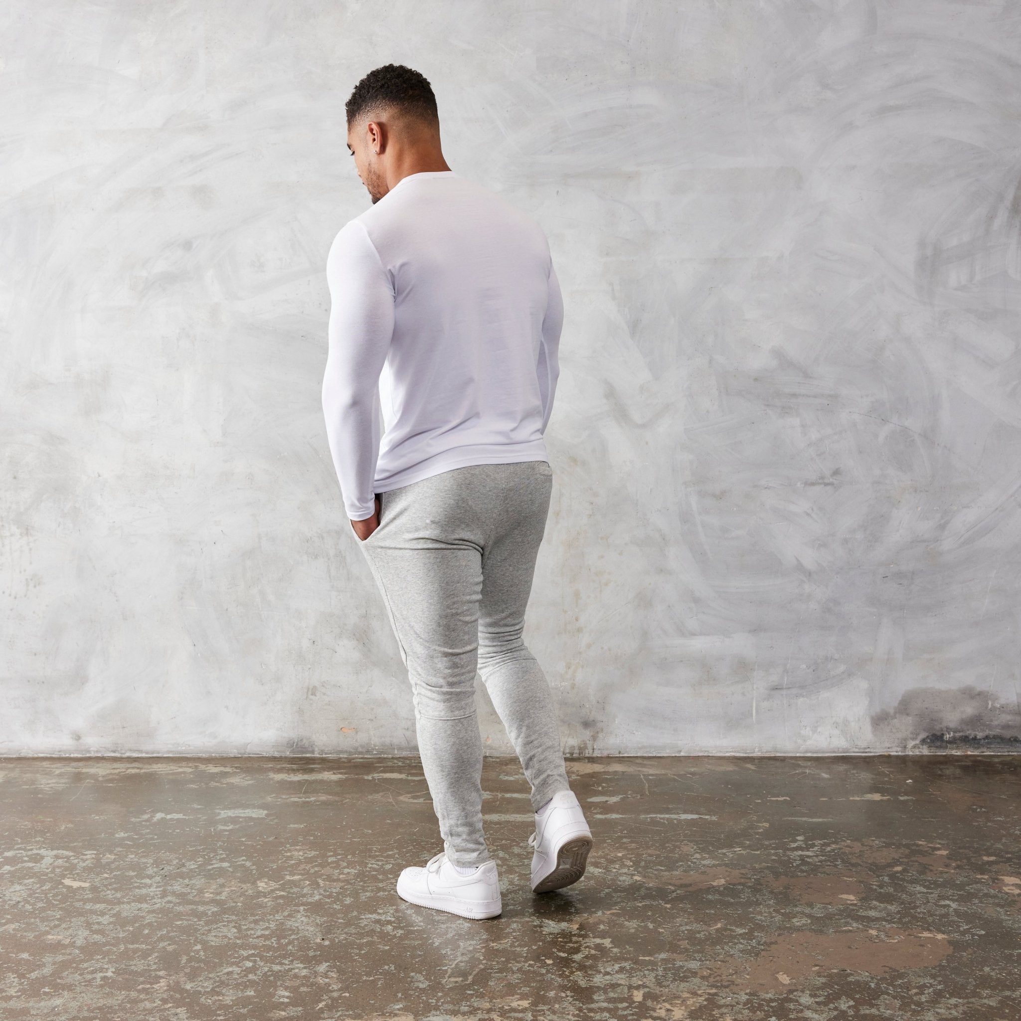 Vanquish Essential White Slim Fit Long Sleeve T Shirt - Vanquish Fitness